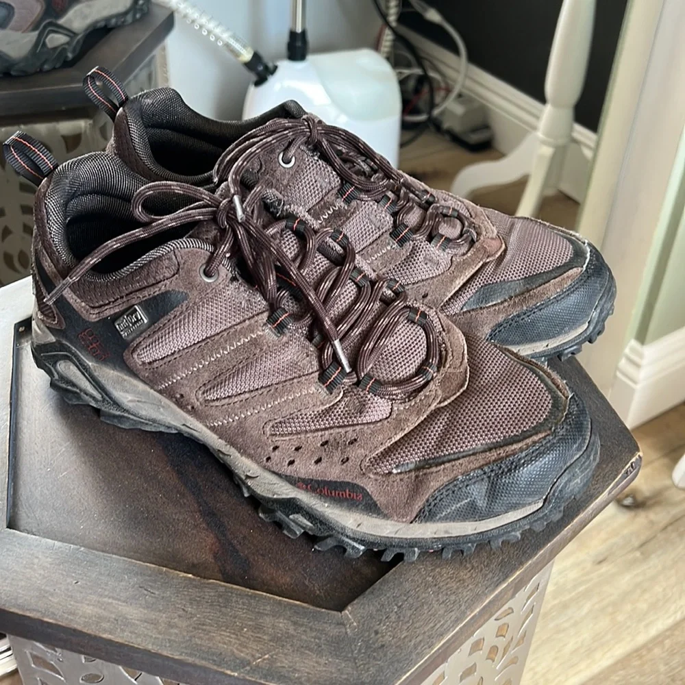 1 hour sale. Columbia, mens 9, cross trail sneaker - Picture 7 of 7